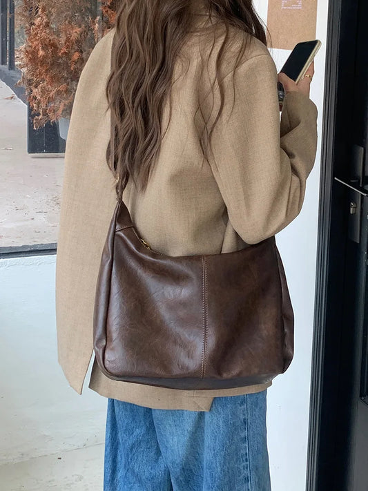 Elara Glow Large Capacity Messenger Bag – 2023 Fashion Designer PU Leather Tote for Women.200325.